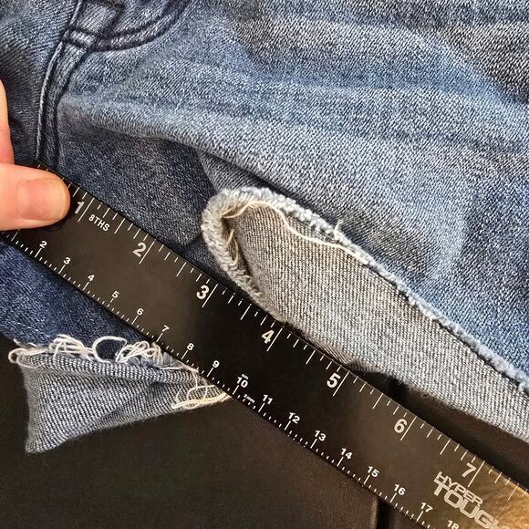 American Eagle Women's Raw Hem Stretch Shortie Denim Shorts Medium Wash‎ Size 6 - Picture 10 of 10